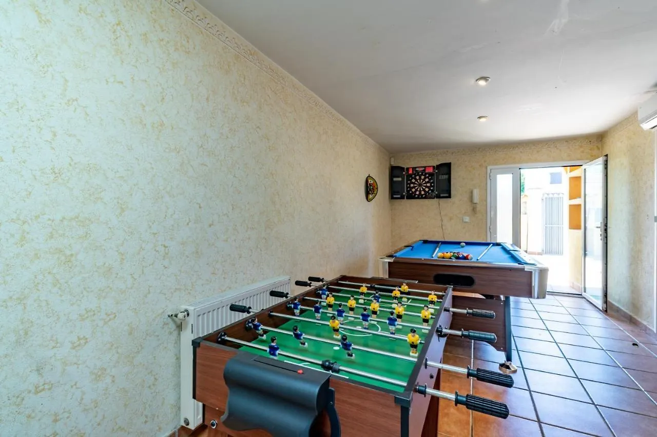 Дом отдыха Goldhome - Carlit - Casa 9 Habitaciones, Piscina Privada, Sala De Juegos Эмпуриабрава